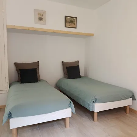 La Maison De La Fontaine B&B *