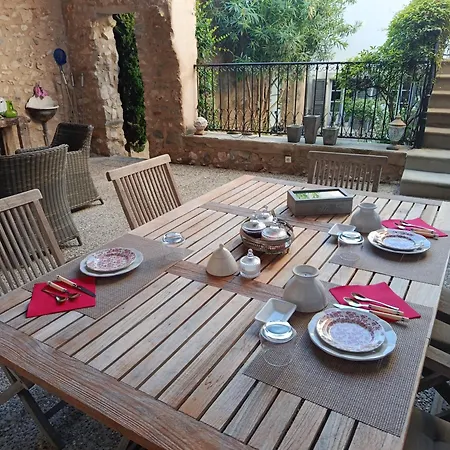 La Maison De La Fontaine فندق مبيت وإفطار