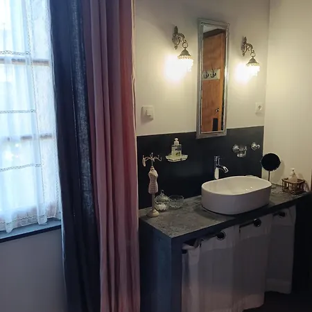 La Maison De La Fontaine فندق مبيت وإفطار