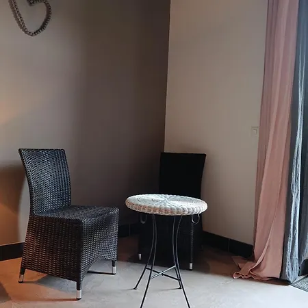 La Maison De La Fontaine فندق مبيت وإفطار *